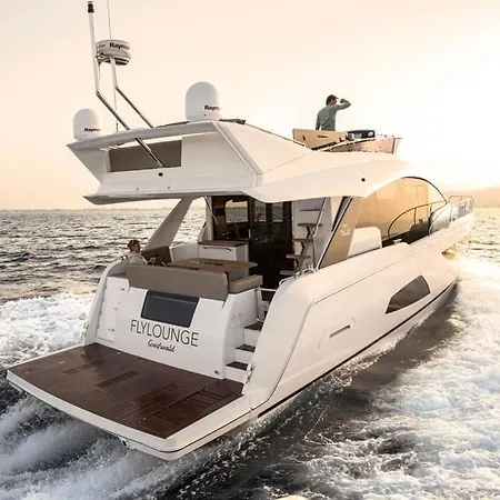 Sealine Whiteshell بوتيل تورّيفيِخا