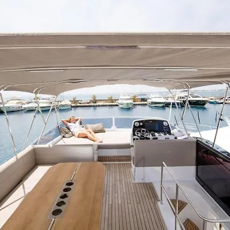 Sealine Whiteshell بوتيل تورّيفيِخا